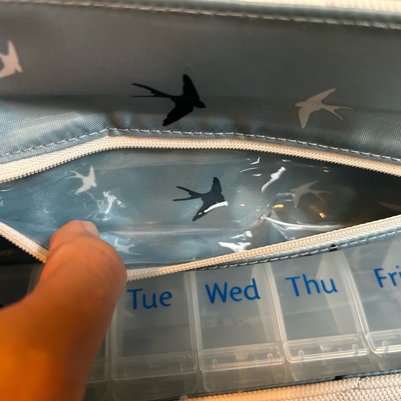 Lug Choo Choo XL Pill Organizer Matte Luxe White EUC - Picture 3 of 13